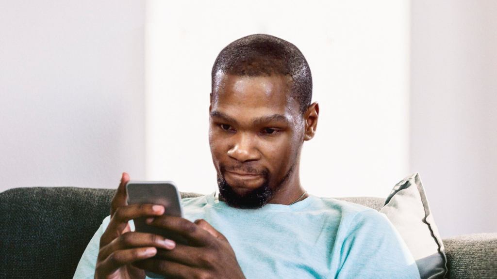 Kevin Durant Spends All Day Feuding With Own Burner Account