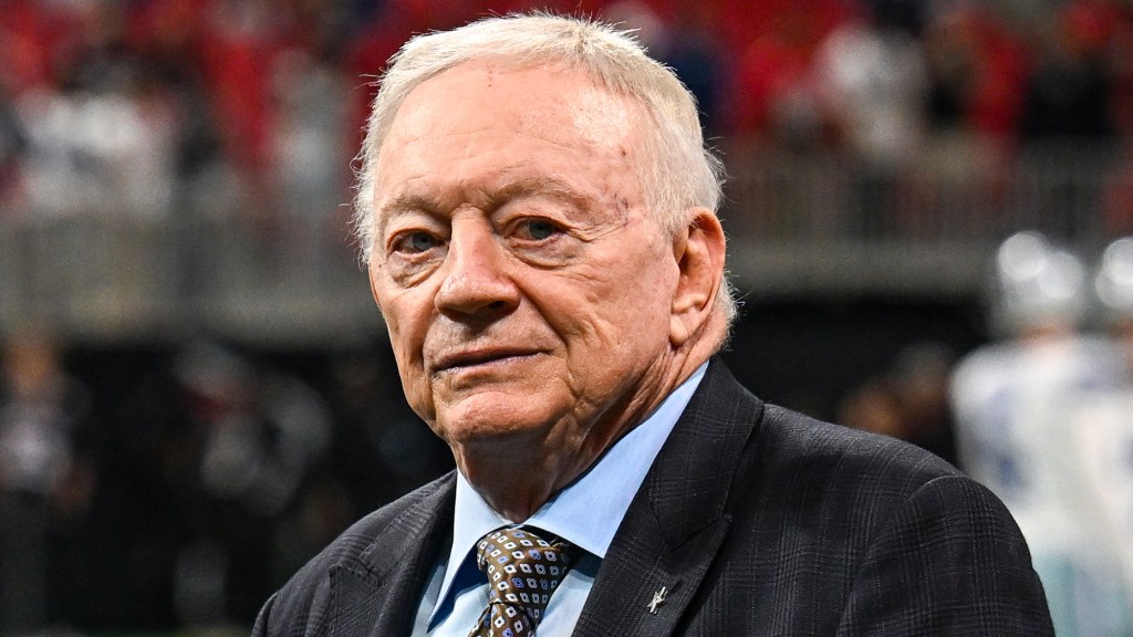 Jerry Jones Signs 15-Year, $500 Million Life Extension