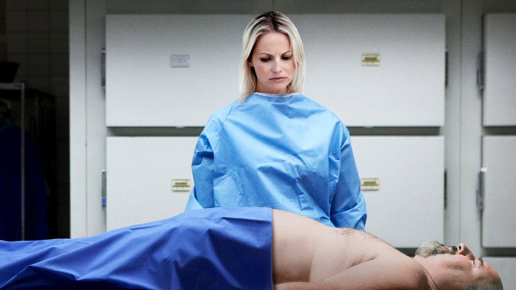 Medical Student Practices Fat Shaming On Cadaver