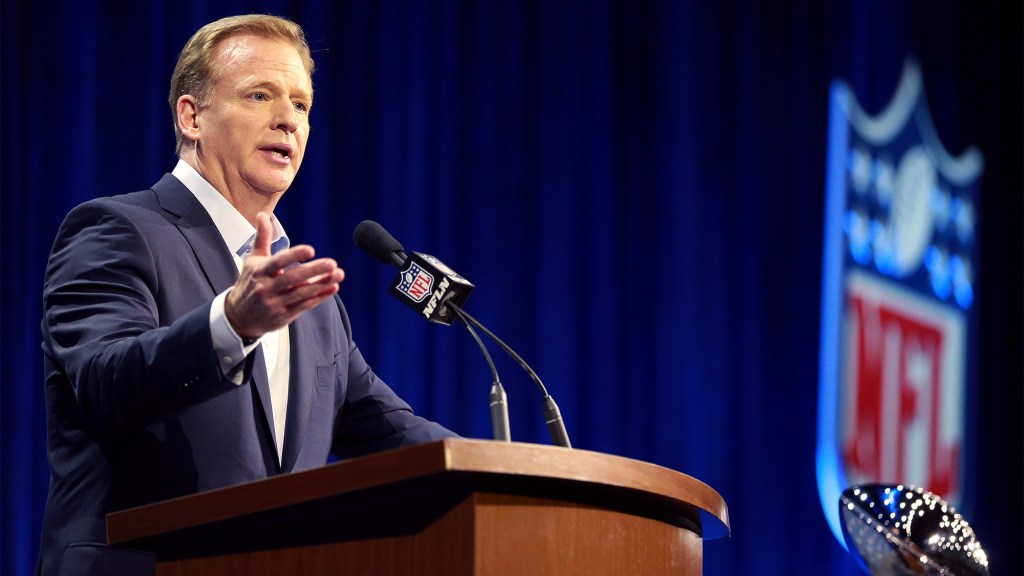 NFL Planning Small, Intimate Super Bowl With Friends, Family